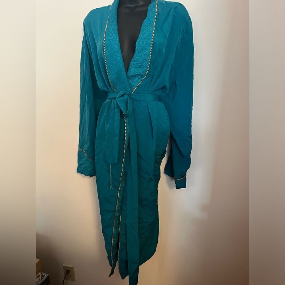 Vintage Victoria’s Secret Robe